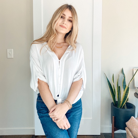 Express 🤍 Button Down Blouse - Picture 3 of 8